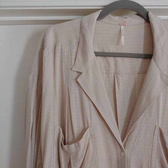 Free People Erin's Oversize Button Shirt Boho Romantic Oatmeal L Silky - Picture 3 of 13